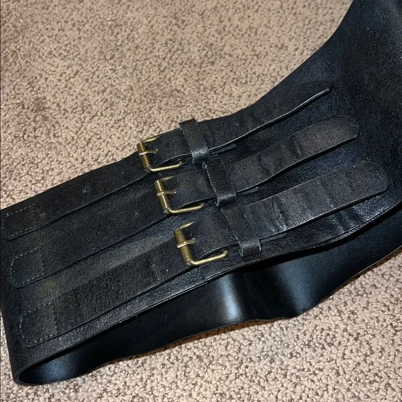 Vintage leather 5 inch black belt 3 closure Newport News wide s/m - Picture 5 of 6